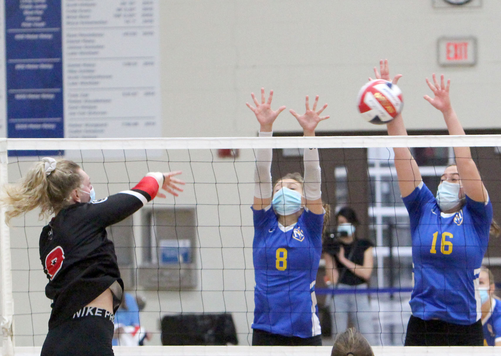 McDonell volleyball vs Prentice at Division 4 state semifinals 11-7-20